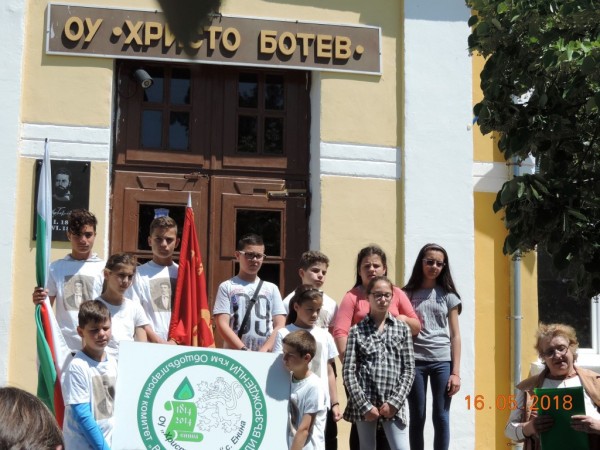 Децата на с. Енина почетоха годишнината от края на Балканската война / Новини от Казанлък