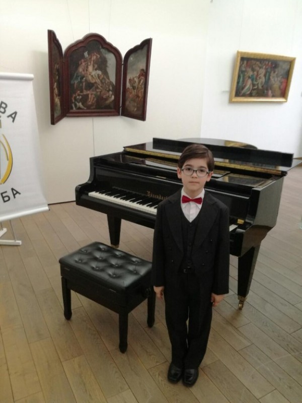 8-годишният Тома Вълков с три Специални награди на Национален конкурс в Бургас / Новини от Казанлък