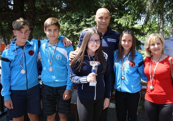 Децата от село Ягода с бронзови медали от областно състезание / Новини от Казанлък