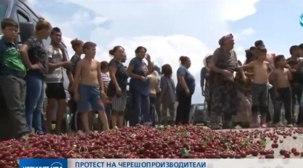Производители и берачи на череши протестираха на магистралата / Новини от Казанлък