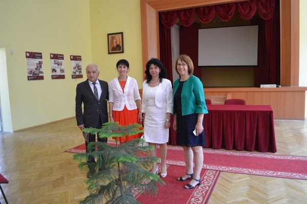 Кметът на Казанлък бе отличена със Сертификат за екипност от Хаджиеновци / Новини от Казанлък