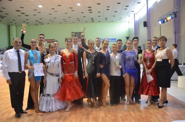 Танцьорите на КСТ “Роза“ с много медали от турнирите в Казанлък / Новини от Казанлък