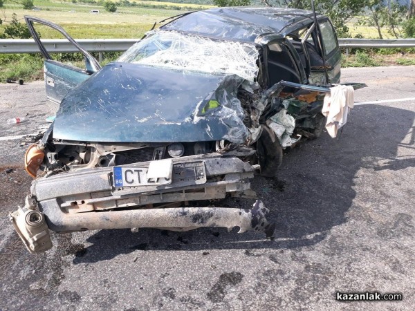 Жена загина на място в тежка катастрофа преди минути / Новини от Казанлък