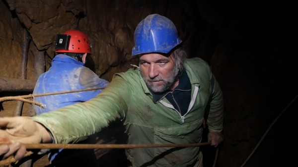 Казанлъшките пещерняци и приятели посрещнаха Джулая в пещера Бузлуджа / Новини от Казанлък