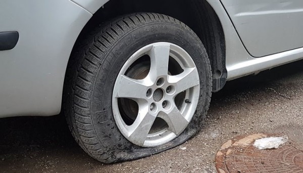 Спипаха казанлъчанин да реже гумите на автомобил / Новини от Казанлък