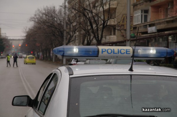 Арестуваха 18-годишен, зарязал колата си в Шаново / Новини от Казанлък