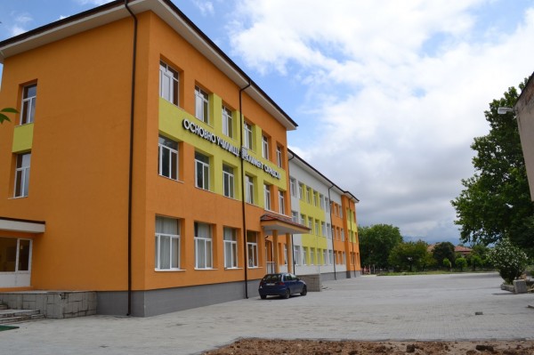 Кметът посети училища в ремонт в община Казанлък / Новини от Казанлък