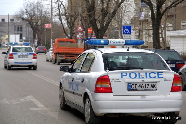 Полицията разкри извършителите на две кражби / Новини от Казанлък