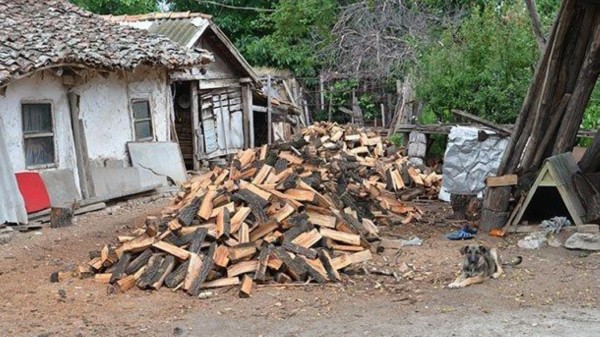 Проверки по домовете за незаконни дърва / Новини от Казанлък
