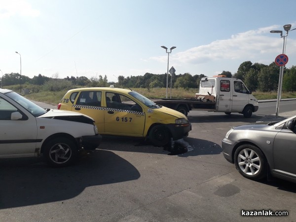 Катастрофа между 3 автомобила до ОУ “Чудомир“ / Новини от Казанлък