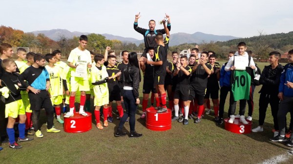 Победа за ПГТТМ при юношите в Общинското първенство по футбол / Новини от Казанлък