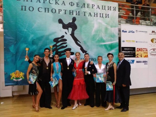 Три златни двойки и много нови медали за танцьорите от КСТ Роза / Новини от Казанлък