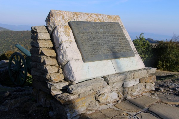 Кампания ще възстановява мемориалните плочи край връх Шипка / Новини от Казанлък