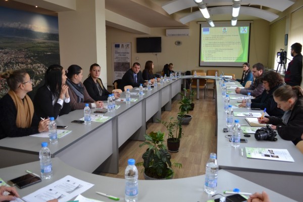 Заключителна пресконференция по проект „Обновяване на градската среда в град Казанлък“ / Новини от Казанлък
