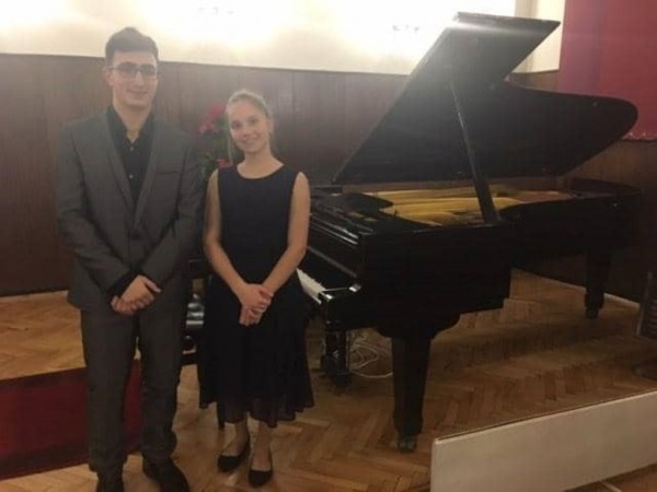 Нова серия от награди за казанлъшка пианистка Виктория Влахова / Новини от Казанлък