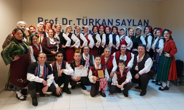 Танцьорите на читалище “ЖАР 2002“ се върнаха с награди от Турция / Новини от Казанлък