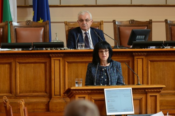 Симеонова пита министъра на образованието за увеличението на учителските заплати / Новини от Казанлък