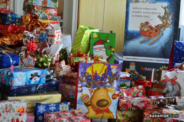 Акция “Дядо Коледа“ отново събира подаръци за деца в риск / Новини от Казанлък