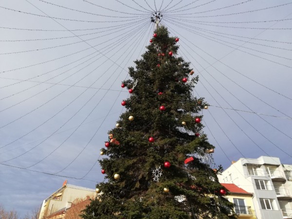 Промени в движението за запалването на Коледната елха в Казанлък / Новини от Казанлък
