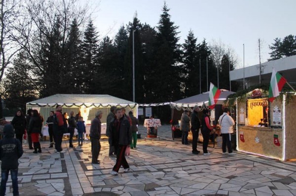 Започва Коледен благотворителен базар в Павел баня / Новини от Казанлък