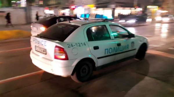 Надрусан младеж с крадена кола си устрои гонка с полицията / Новини от Казанлък
