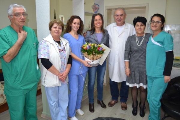 Цветя и поздравления от Кмета за екипа на АГ-отделението в Казанлък / Новини от Казанлък