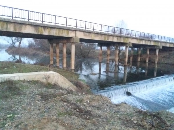 Фирмата прекратява почистването на коритото на Тунджа край Розово / Новини от Казанлък