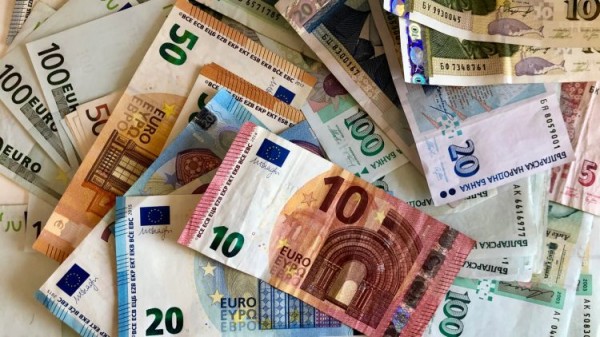 Приемане на еврото в България – предимства и недостатъци