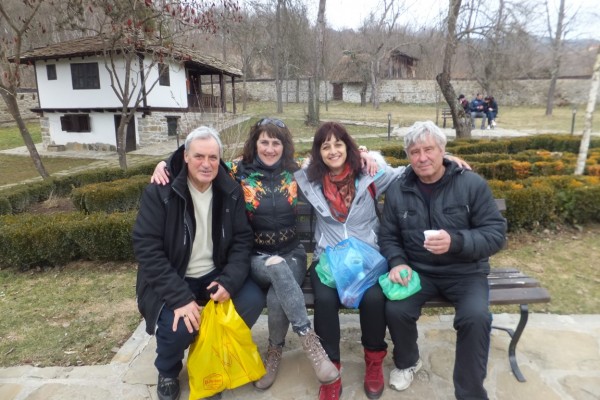 Туристите от “Орлово гнездо“ посетиха празника на сланината и греяната ракия / Новини от Казанлък