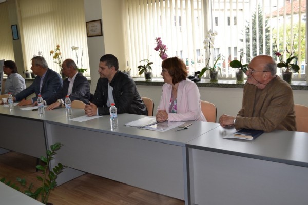 Общинските съветници търсят най-доброто решение за имота в Несебър / Новини от Казанлък