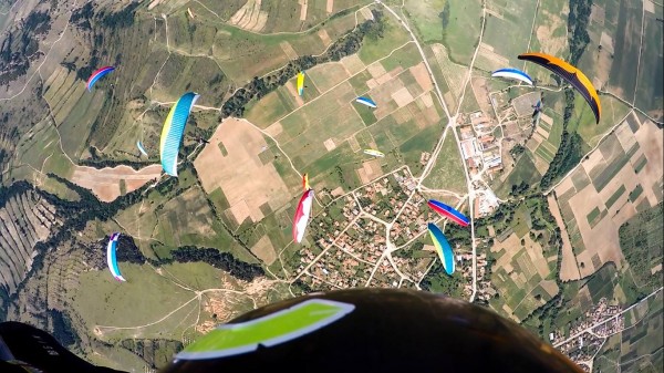 Първото състезание по парапланеризъм “Rose Valley XC“ ще се проведе в небето над Казанлък / Новини от Казанлък