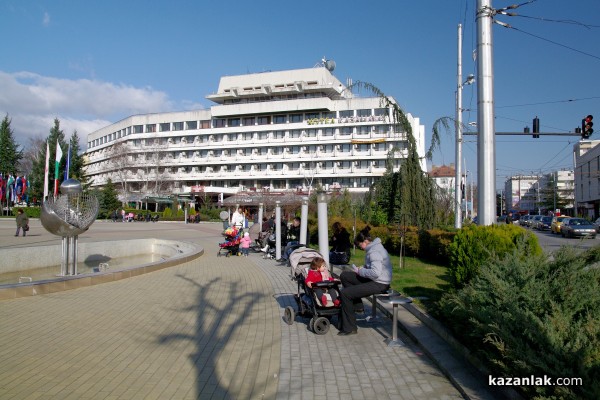 Българите нощуват в 3 звездни хотели, а чужденците в 5 звезди / Новини от Казанлък