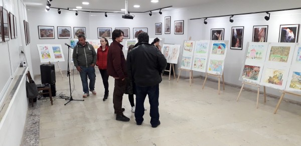 Малки художници напълниха Музея на фотографията с живопис / Новини от Казанлък