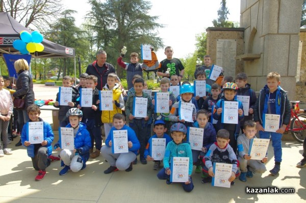 Близо 70 деца показаха как се кара майсторски колело в Розариума / Новини от Казанлък