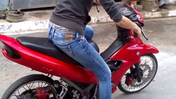 Засякоха 17-годишен да кара нерегистриран мотопед / Новини от Казанлък