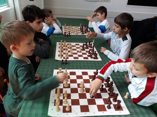 Малките шахматисти на Казанлък премериха сили в турнир / Новини от Казанлък