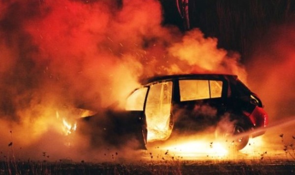 BMW изгоря напълно в Казанлък / Новини от Казанлък