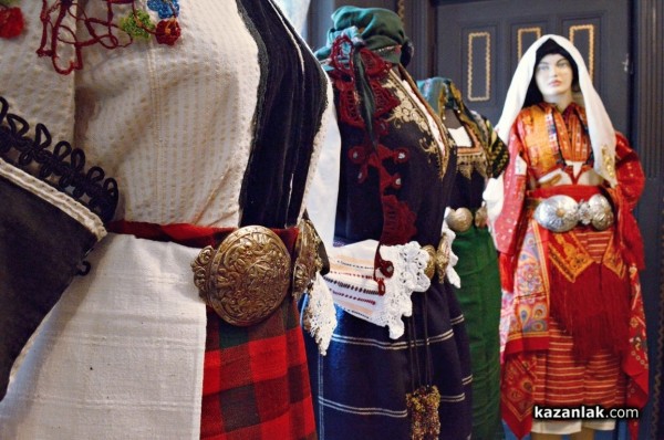 Изложба ще покаже колекция от автентични български носии и накити / Новини от Казанлък