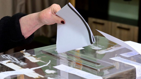 Избирателната активност тази сутрин в Казанлък е 7,56% / Новини от Казанлък