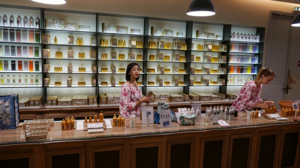 За първи път изложение на парфюми и продукти от етерични масла – Фестивал на розата 2019 в Казанлък / Новини от Казанлък