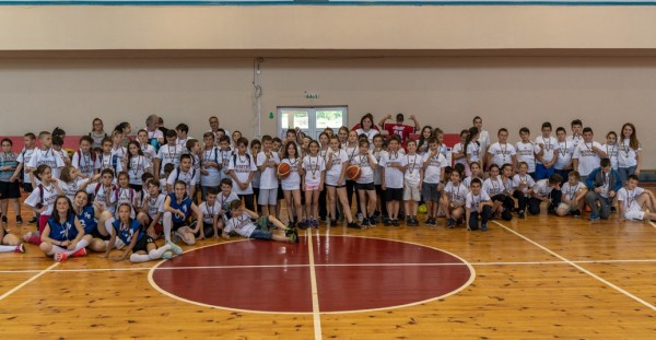 Баскетболни емоции разтърсиха училищата „Мати Болгария” и „Н. Й. Вапцаров” / Новини от Казанлък