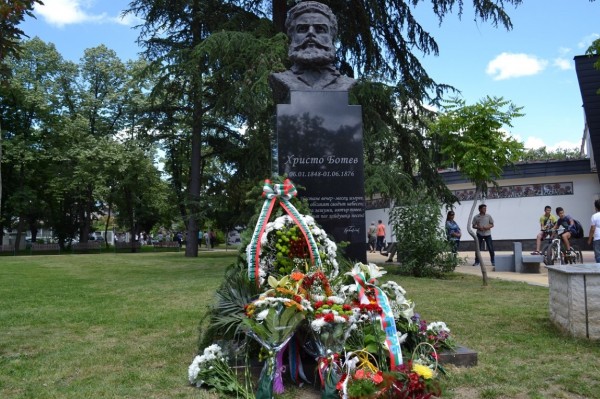 Покана към обществеността за почитане на паметта на Ботев и героите на България / Новини от Казанлък