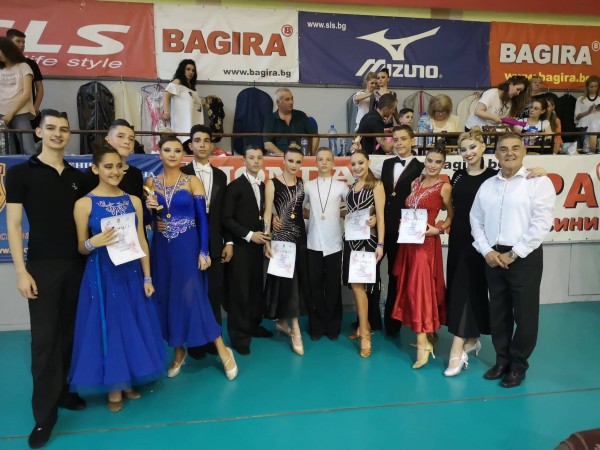 Казанлъшките танцьори обраха медалите от кръга на Купа “България“ / Новини от Казанлък