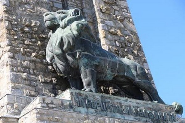 Ограничен достъп до Лъва на Паметника на Шипка, заради реставрацията му / Новини от Казанлък