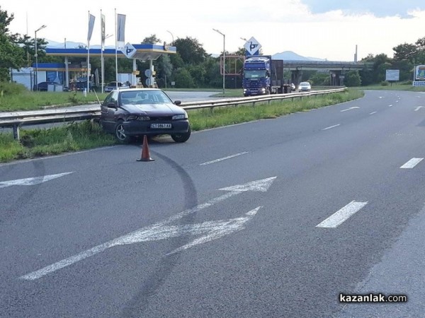 Катастрофа между две коли и камион, на входа на Казанлък / Новини от Казанлък