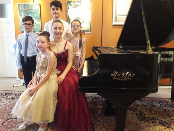 С 18 награди казанлъшките пианисти завършиха последните конкурси за сезона / Новини от Казанлък