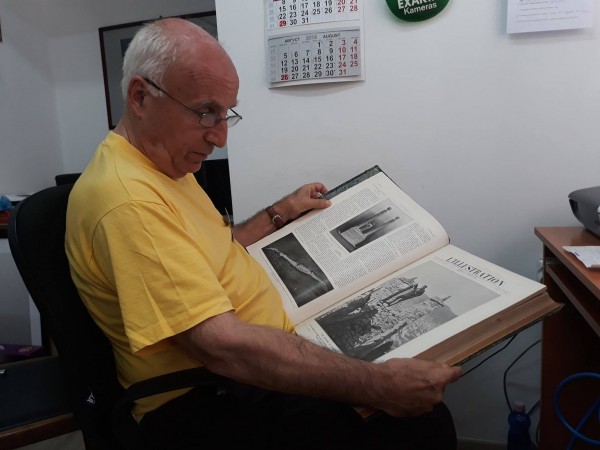 Със 106 годишно издание със снимки на казанлъчанин се сдоби Музея на фотографията / Новини от Казанлък