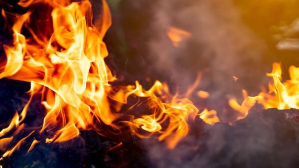 Пожар нанесе много щети по сграда и земеделски култури / Новини от Казанлък