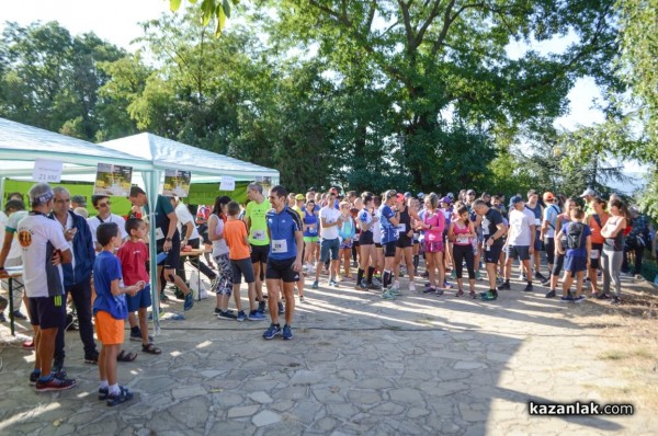 Наградиха най-бързите бегачи в първия полумаратон „Thracian Run”  / Новини от Казанлък