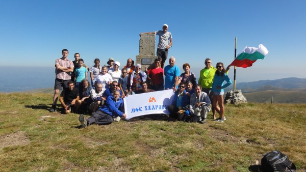 100 казанлъшки туристи участваха в лятнa историческо-планинарска обиколка “Осогово“2019” / Новини от Казанлък